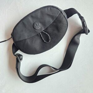 Lululemon 1L belt bag